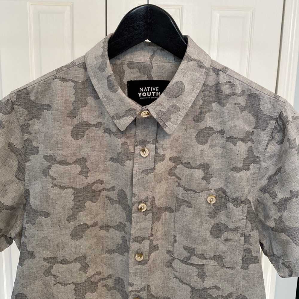 Native Youth / Button-down / Gray / Medium